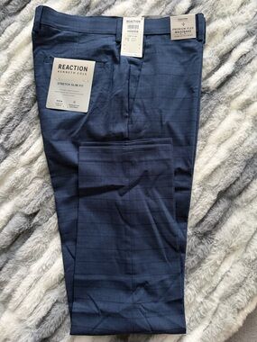 Kenneth Cole Reaction Plaid Windowpane Dress Pants in Blue. 33x30. KD60044